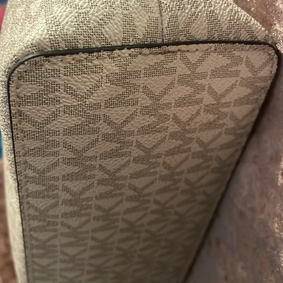 MK handbag ๐ - Picture 7 of 13